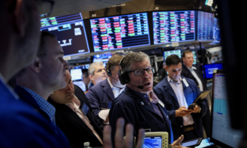 Chứng khoán Mỹ chững lại trong lúc đợi báo cáo từ Nvidia, giá dầu giảm, bitcoin gần 95.000 USD