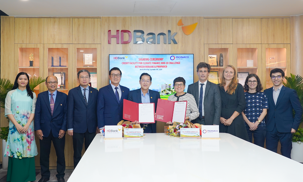 Đại diện lãnh đạo hai bên tại buổi ký kết Hợp đồng tín dụng trị giá 50 triệu USD.