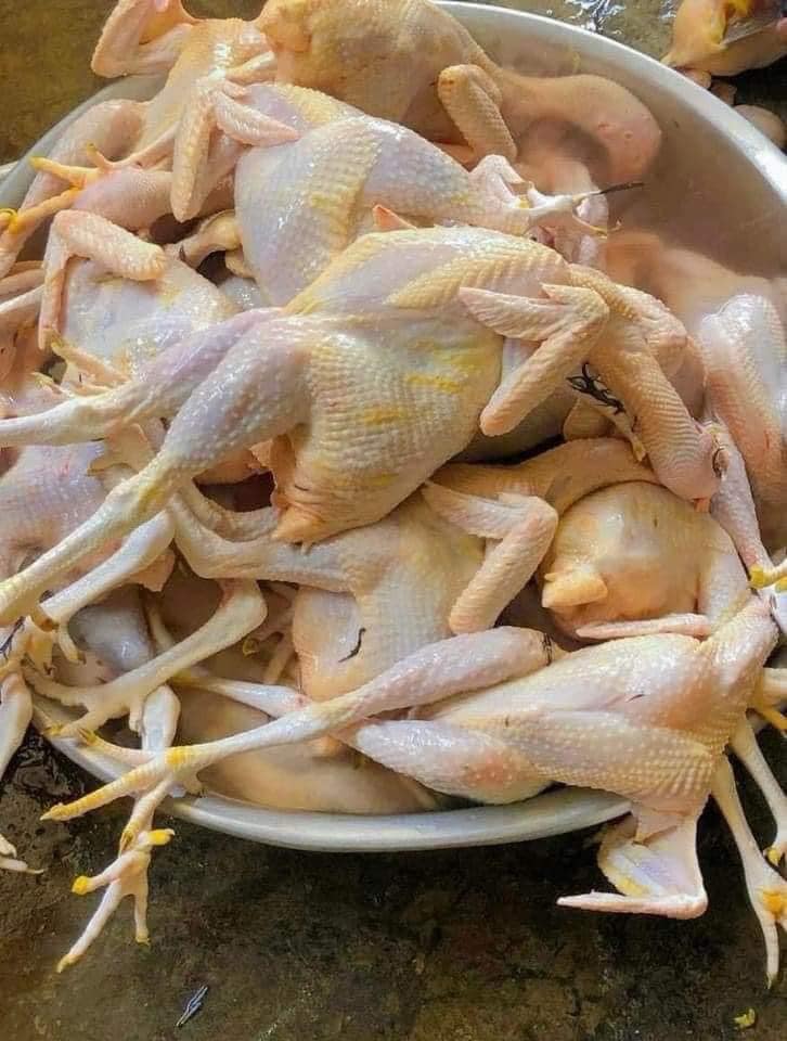 Người dân có thể dễ dàng mua các loại thực phẩm trên thị trường mạng.