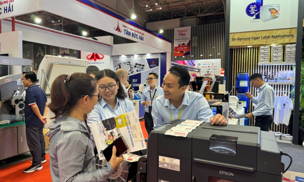 Tại Vietnam PrintPack 2024, nhiều doanh nghiệp hàng đầu ngành in ấn và bao bì của Việt Nam đã trình làng với đối tác trong và ngoài nước các sản phẩm, công nghệ mới nhất, đồng thời cũng tìm kiếm cơ hội hợp tác.