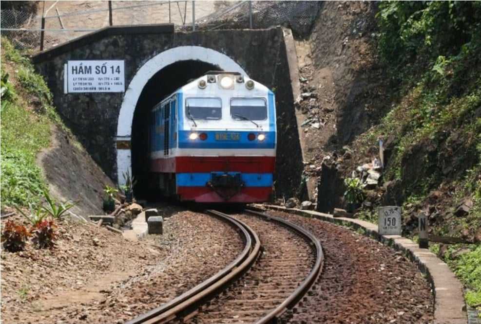 Năm 2006 đ&atilde; c&oacute; 3 trong 6 hầm được sửa chữa, gia cố v&agrave; năm 2021 hầm số 14 cũng đ&atilde; được đại tu; nhưng để sửa chữa, n&acirc;ng cấp kết cấu hầm cần nguồn kinh ph&iacute; rất lớn. Ảnh: Huy Đạt.