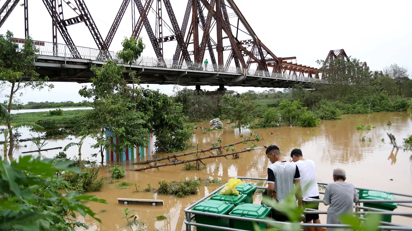Các cơn bão nhiệt đới ở Đông Nam Á hình thành gần bờ hơn, tăng sức mạnh nhanh hơn và duy trì cường độ khi vào đất liền lâu hơn. Ảnh: Euronews