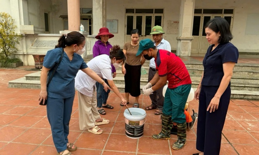 Tăng cường phòng chống dịch bệnh sau bão lũ. Ảnh: Sở Y tế Hà Nội.
