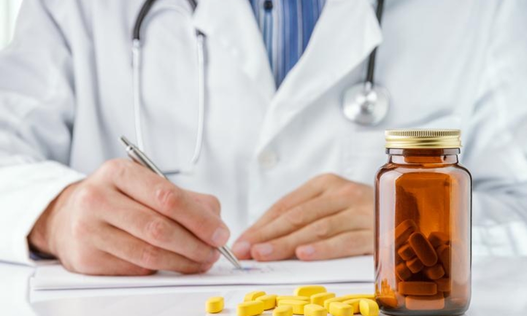 Sẽ thí điểm kê đơn thuốc ngoại trú các bệnh mạn tính. Ảnh minh họa.