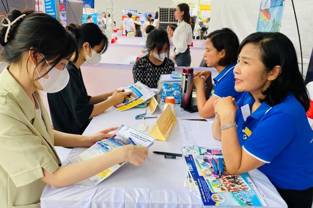 Phỏng vấn lao động để lựa chọn nhân sự phù hợp. Ảnh: N.Dương.