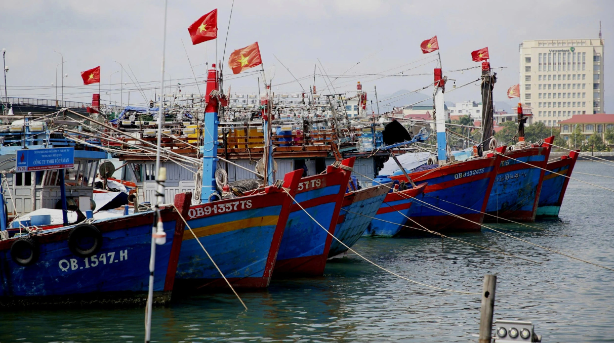 Tàu thuyền của ngư dân Quảng Bình đa số đã về các âu tàu trước khi áp thấp nhiệt đới mạnh lên thành bão. Ảnh: L.T.