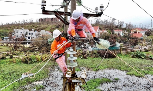 Khắc phục hậu quả bão Yagi: Gần 99% khách hàng đã được cấp điện trở lại