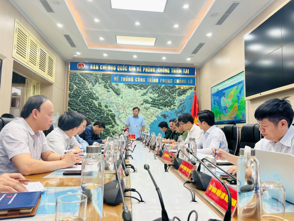 Thứ trưởng Nguyễn Ho&agrave;ng Hiệp chủ tr&igrave; cuộc họp tại điểm cầu H&agrave; Nội.