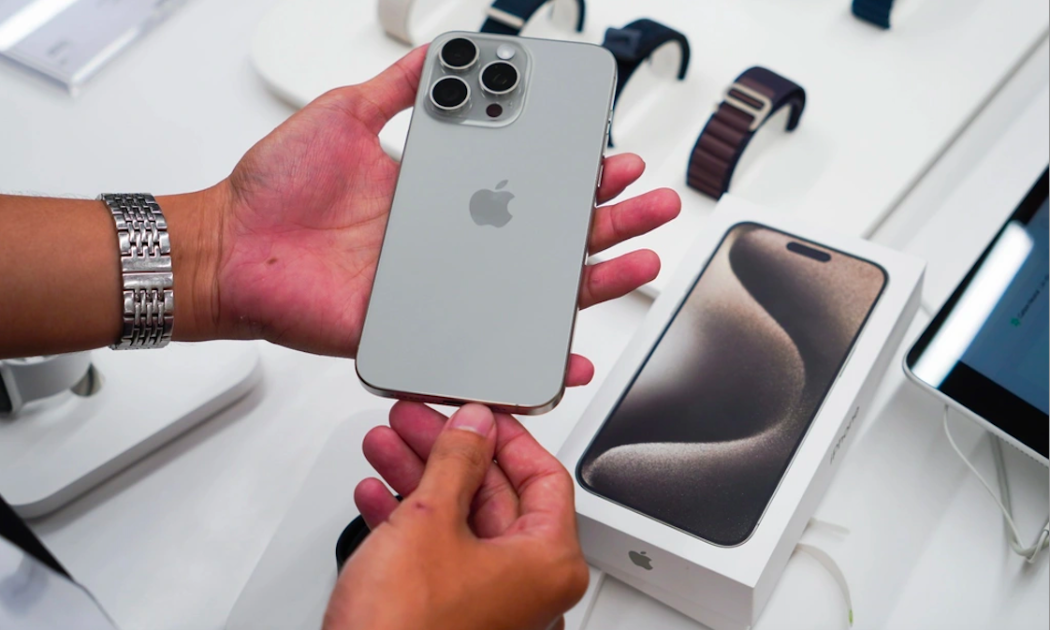 Trong 6 tháng đầu năm nay, iPhone 15 Pro Max bán được 21,8 triệu chiếc trên toàn cầu.