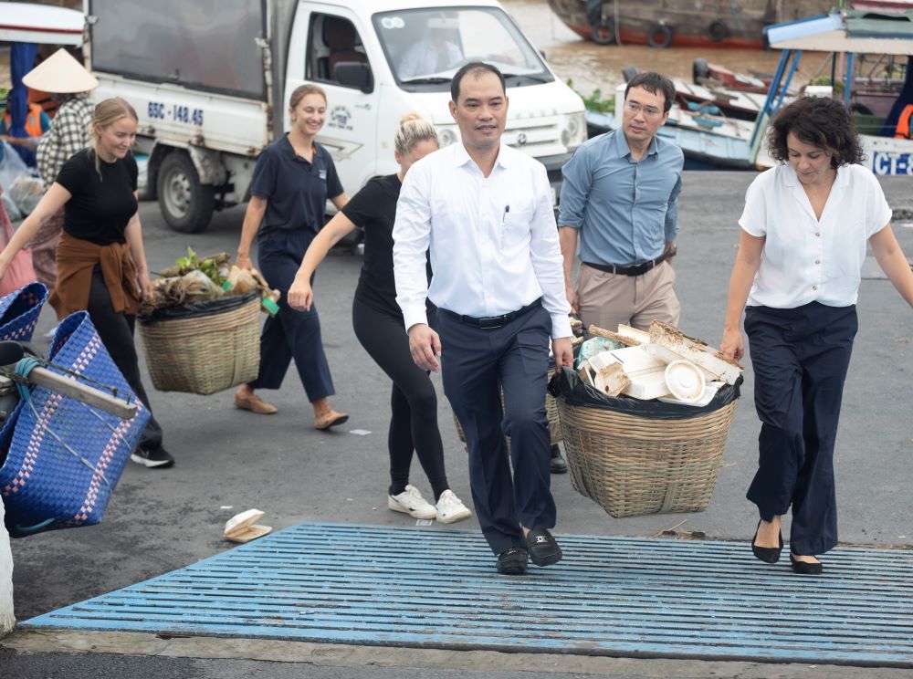 Thu gom rác thải nhựa tại Cần Thơ.