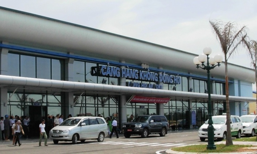 Sân bay Đồng Hới nhiều khả năng chịu tác động trực tiếp bởi bão số 4, nên Cục Hàng không Việt Nam chỉ đạo tạm dừng khai thác để ứng phó với bão.