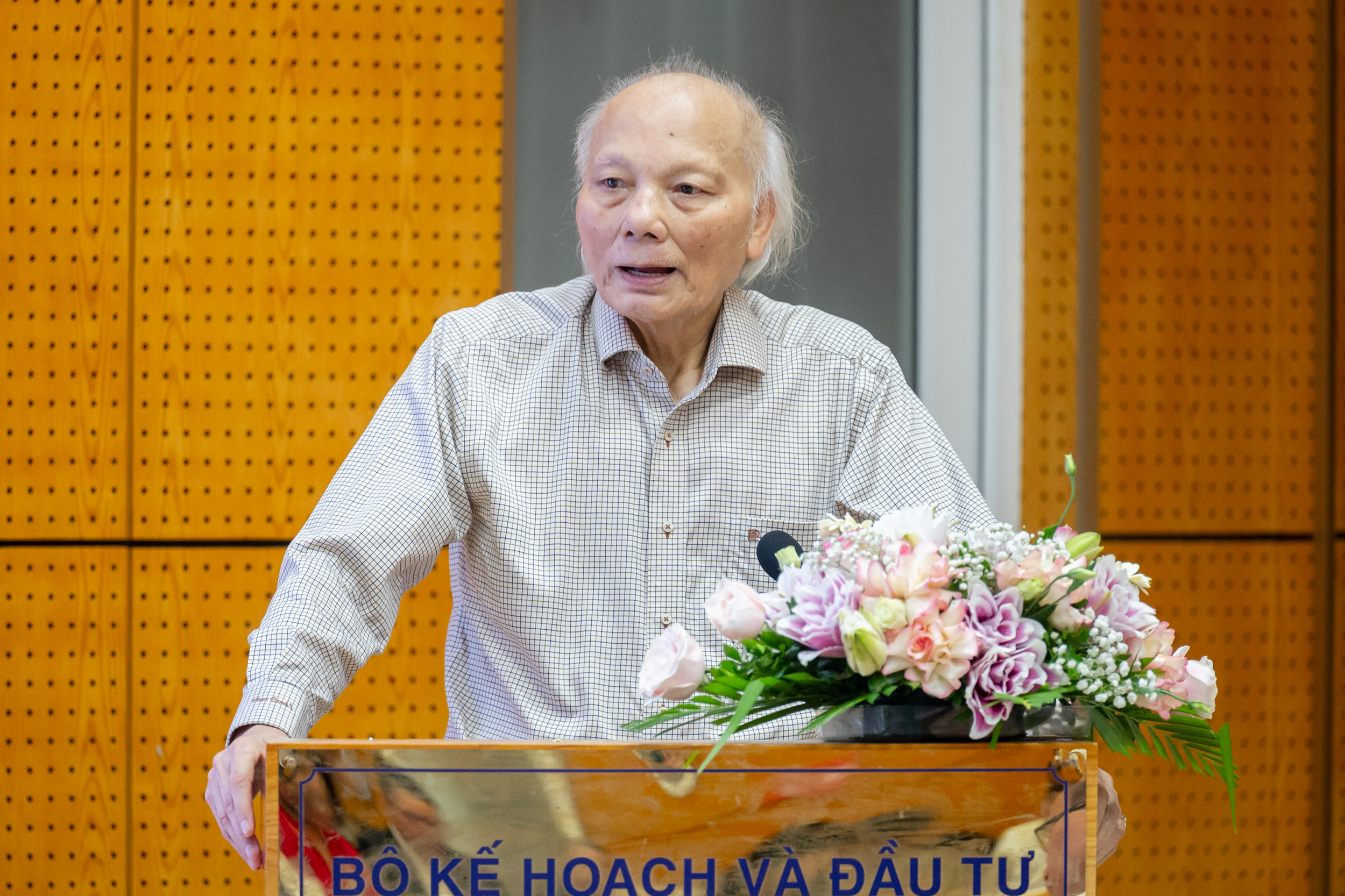 GS.TSKH Nguyễn Mại - Chủ tịch Hiệp hội Doanh nghiệp đầu tư nước ngoài, phát biểu tại hội nghị.