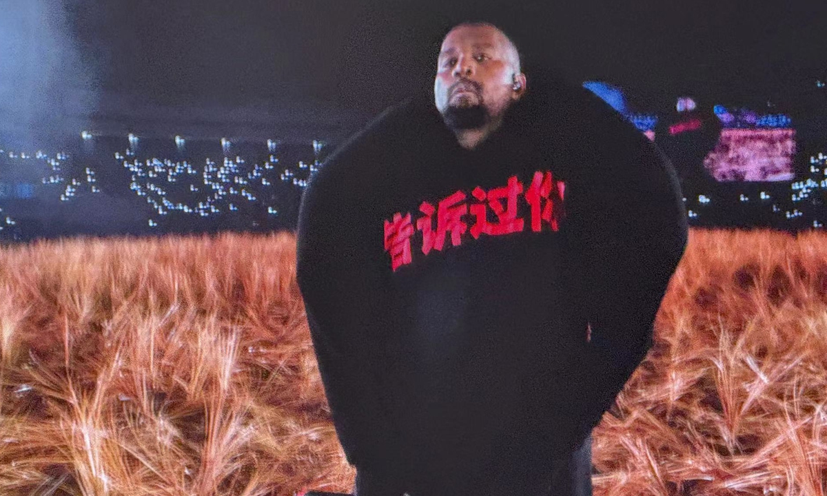 Rapper Ye, trước đây gọi là Kanye West, đã có một buổi biểu diễn cháy vé tại Hải Na, Trung Quốc.