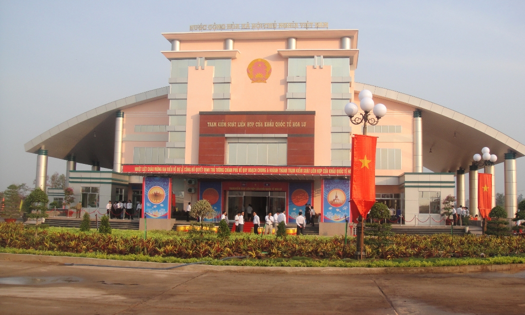 Cửa khẩu quốc tế Hoa Lư, tỉnh Bình Phước, đã được thông xe vận tải đường bộ qua 03 nước Việt Nam - Campuchia - Lào.