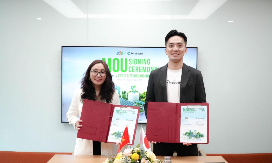 Bà Bùi Nguyễn Phương Châu - đại diện FPT IS và ông Shintaro Suzuki - đại diện Zeroboard thực hiện ký kết Biên bản Ghi nhớ Hợp tác.