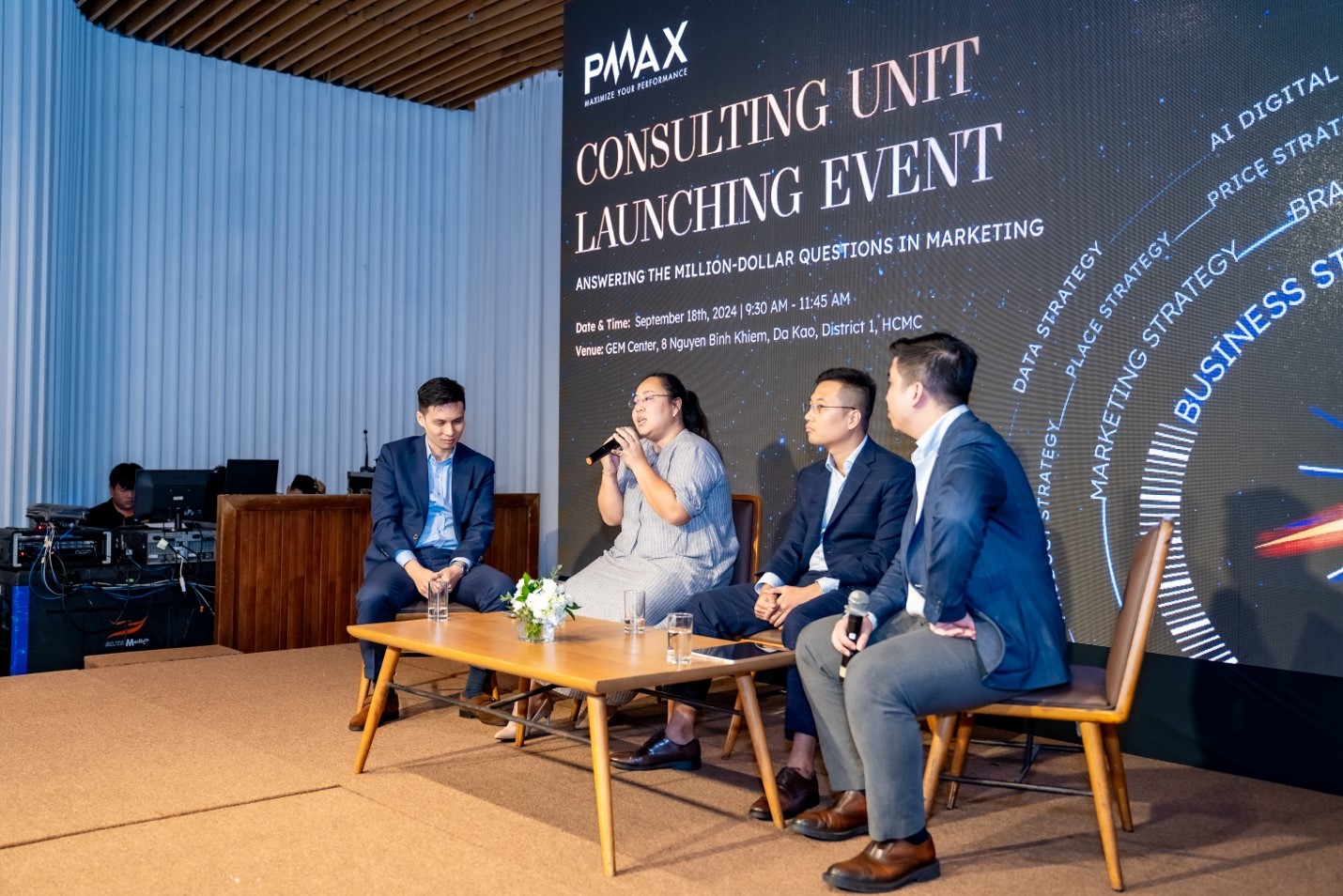 Phần toạ đàm với các chuyên gia đầu ngành về thực thi chiến lược marketing - Nguồn: PMAX.