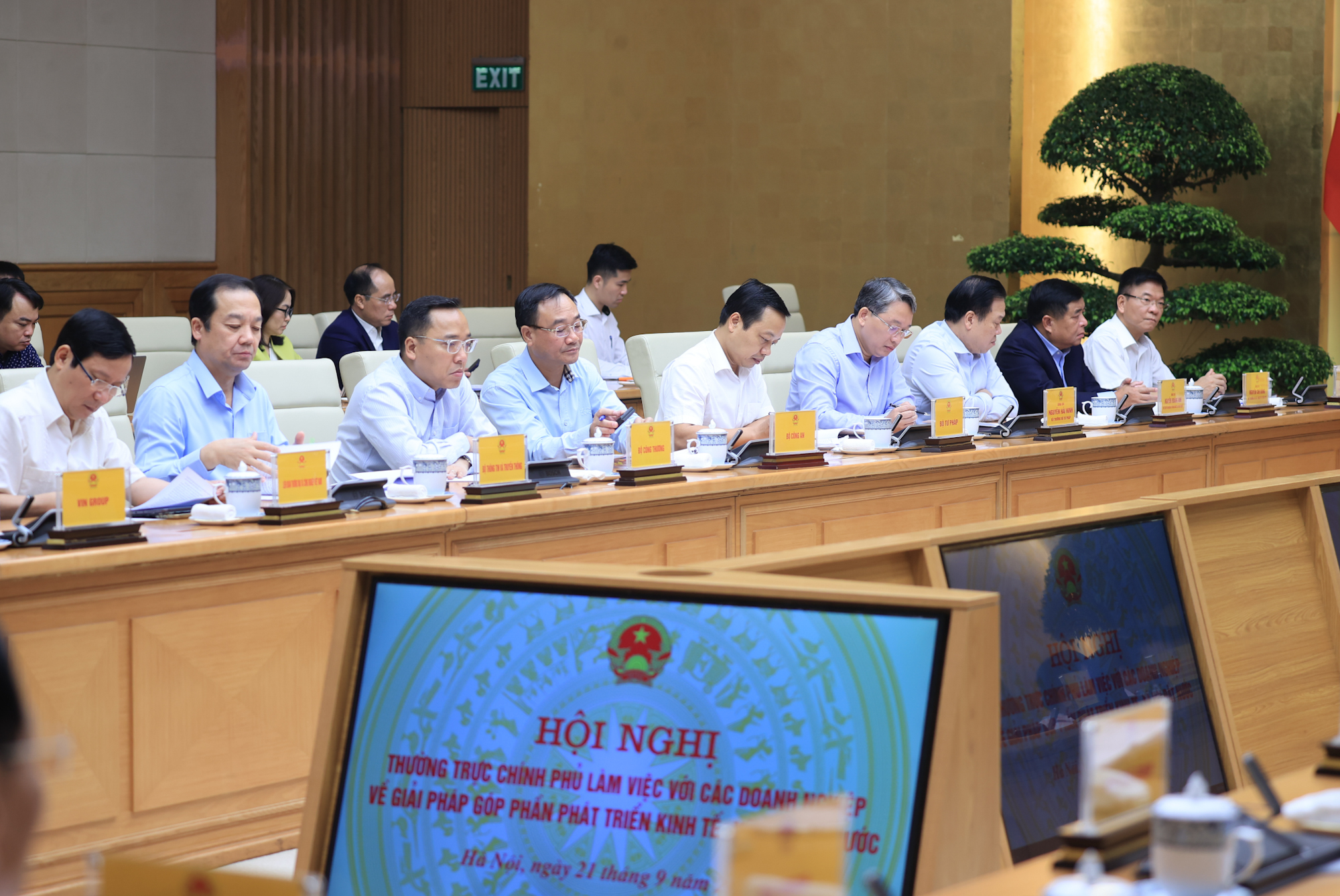 Lãnh đạo các bộ ngành tham dự hội nghị.