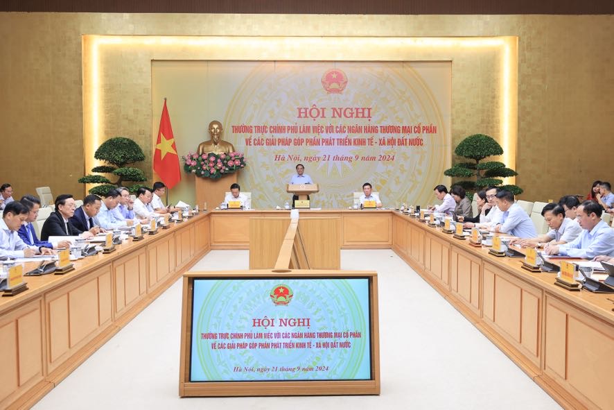 Lãnh đạo các bộ/ngành và ngân hàng thương mại tham dự hội nghị (Ảnh: VGP).