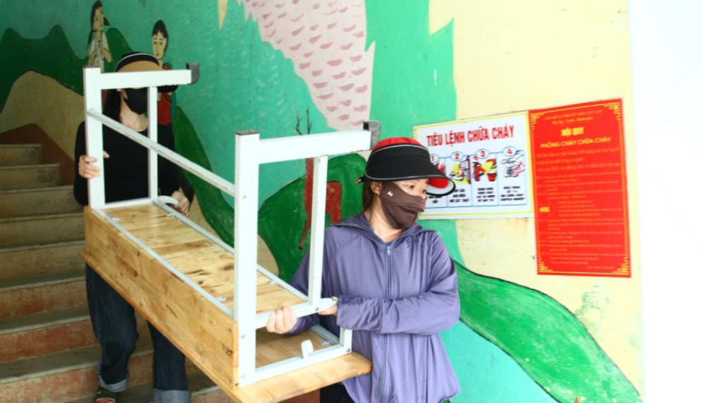 Với phương ch&acirc;m 