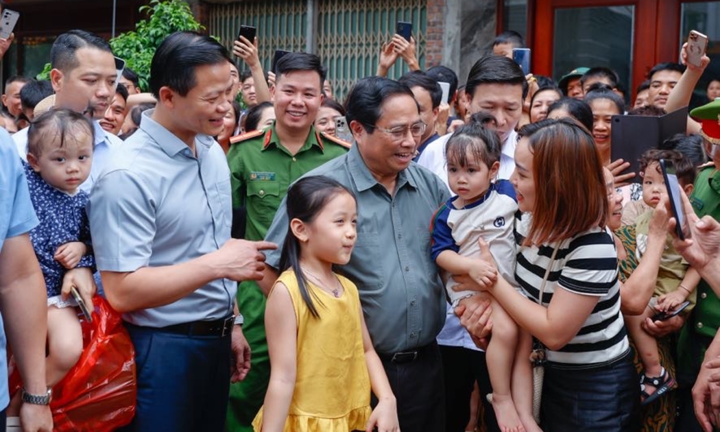 Thủ tướng Phạm Minh Chính tới thăm khu nhà ở xã hội Thống Nhất tại phường Võ Cường, thành phố Bắc Ninh - Ảnh: VGP