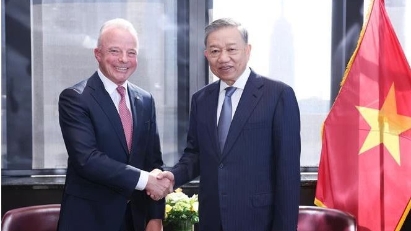 Top Vietnamese leader receives President of Boeing Global in New York