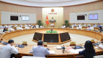 Prime Minister Pham Minh Chinh chaired Government’s second law-building session in September