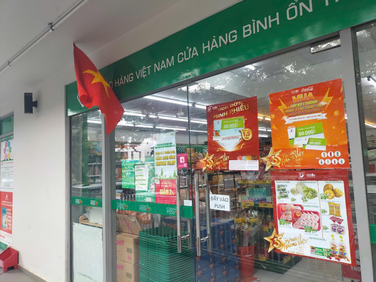 Nhiều doanh nghiệp đã triển khai chương trình bán hàng hóa không lợi nhuận dành cho bà con, các tổ chức cứu trợ vùng lũ.