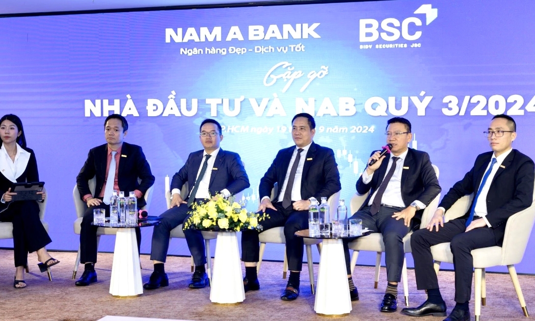 Nam A Bank gặp gỡ trực tuyến nhà đầu tư.