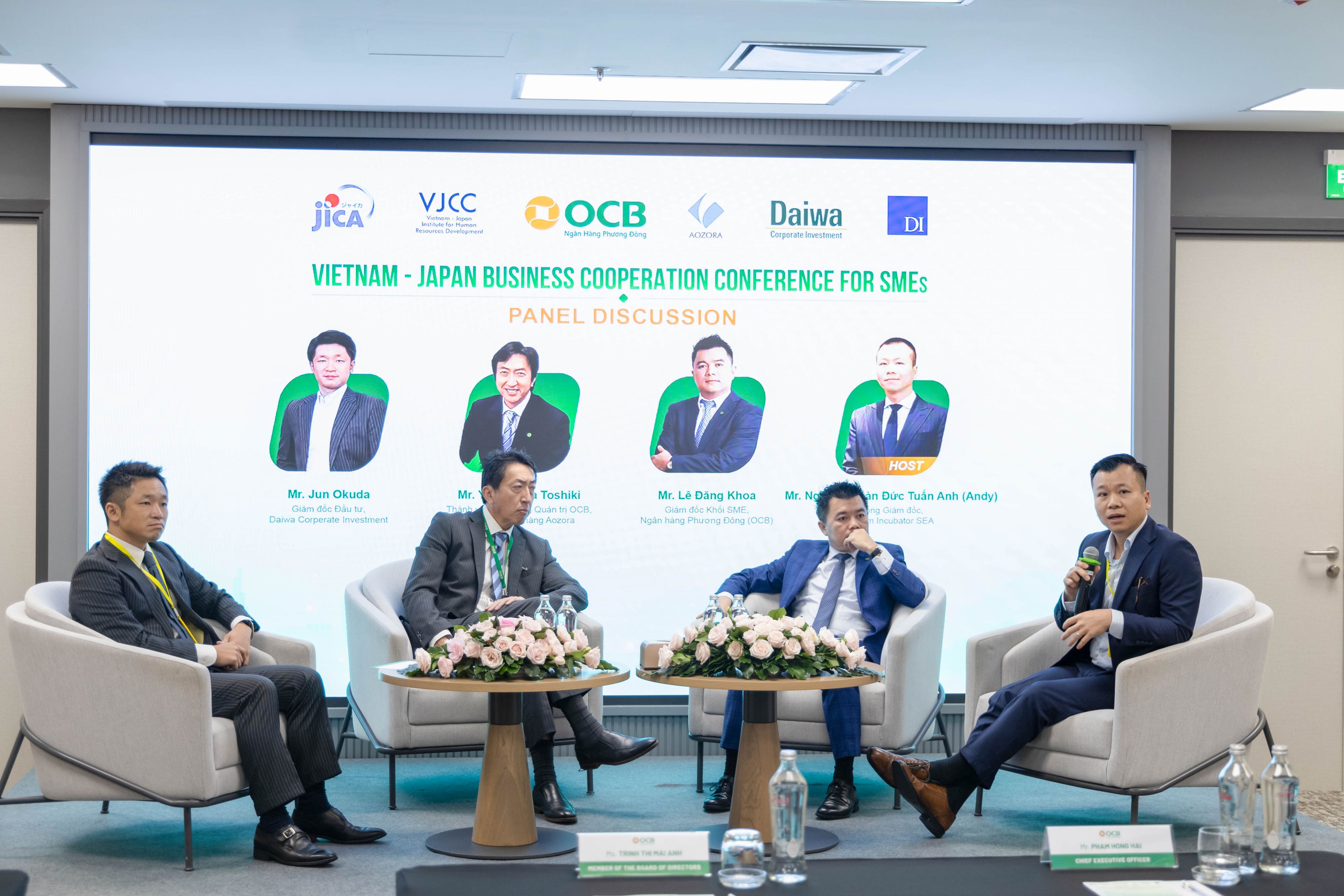  Các diễn giả tham gia tọa đàm trong chương trình.