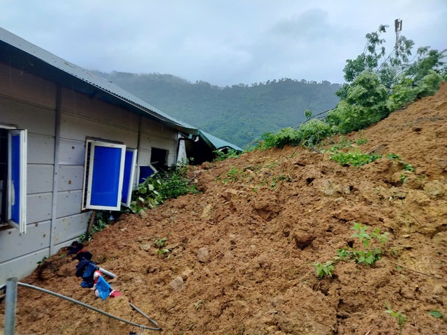 Sạt lở tại trường Phổ th&ocirc;ng d&acirc;n tộc b&aacute;n tr&uacute; v&agrave; Trung học cơ sở Trung L&yacute;, x&atilde; Trung L&yacute;, huyện Mường L&aacute;t, tỉnh Thanh H&oacute;a&nbsp;