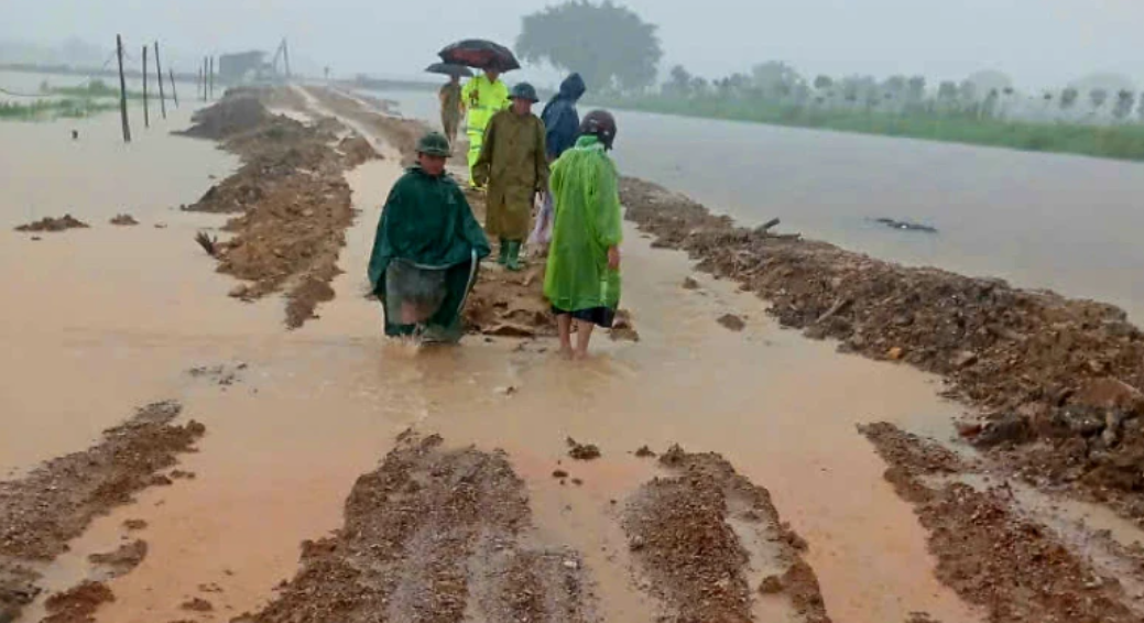 Tuyến đê bao Hưng Đạo, huyện Hưng Nguyên có nguy cơ tràn 