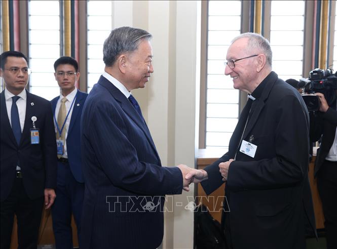 Hai nhà lãnh đạo cho rằng việc duy trì trao đổi đoàn cấp cao và cơ chế họp Nhóm công tác hỗn hợp Việt Nam - Vatican đóng vai trò quan trọng trong thúc đẩy sự tôn trọng, hiểu biết lẫn nhau - Ảnh: TTXVN