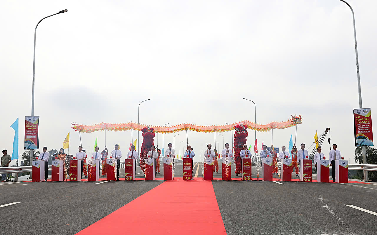 Lễ kh&aacute;nh th&agrave;nh cầu Bạch Đằng 2