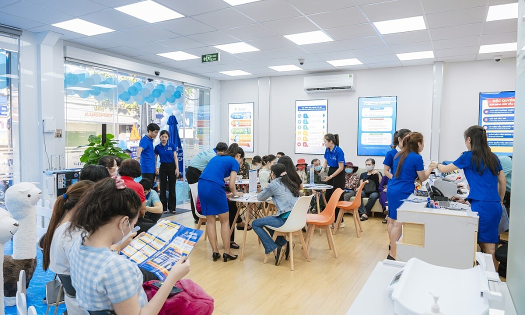 Long Châu đặt mục tiêu mở rộng lên 150 trung tâm tiêm chủng vào giai đoạn 2025-2026. Hiện VNVC là chuỗi tiêm chủng có nhiều cơ sở nhất tại Việt Nam với 194 trung tâm tiêm chủng tại 55/63 tỉnh thành...
