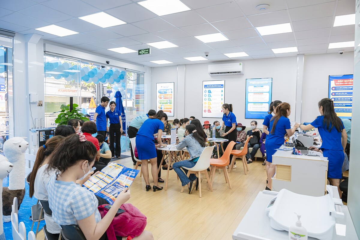 Long Châu đặt mục tiêu mở rộng lên 150 trung tâm tiêm chủng vào giai đoạn 2025-2026. Hiện VNVC là chuỗi tiêm chủng có nhiều cơ sở nhất tại Việt Nam với 194 trung tâm tiêm chủng tại 55/63 tỉnh thành...