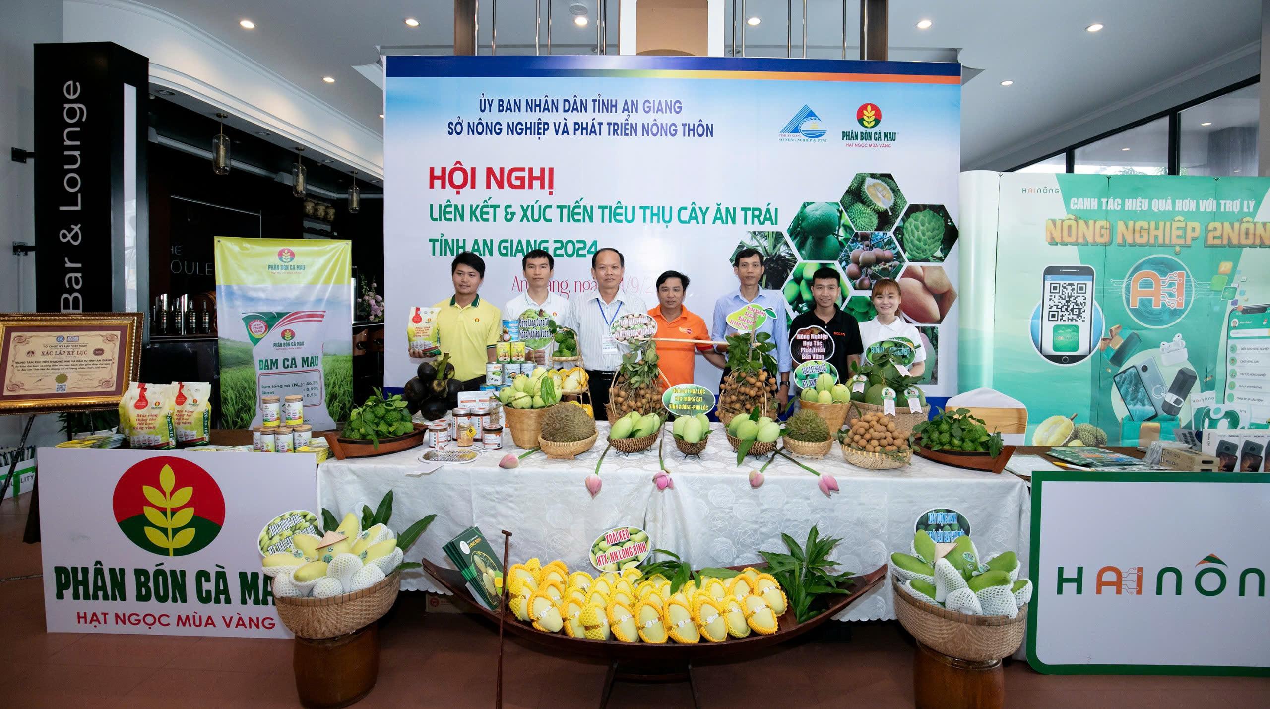 Không gian trưng bày sản phẩm tại sự kiện.