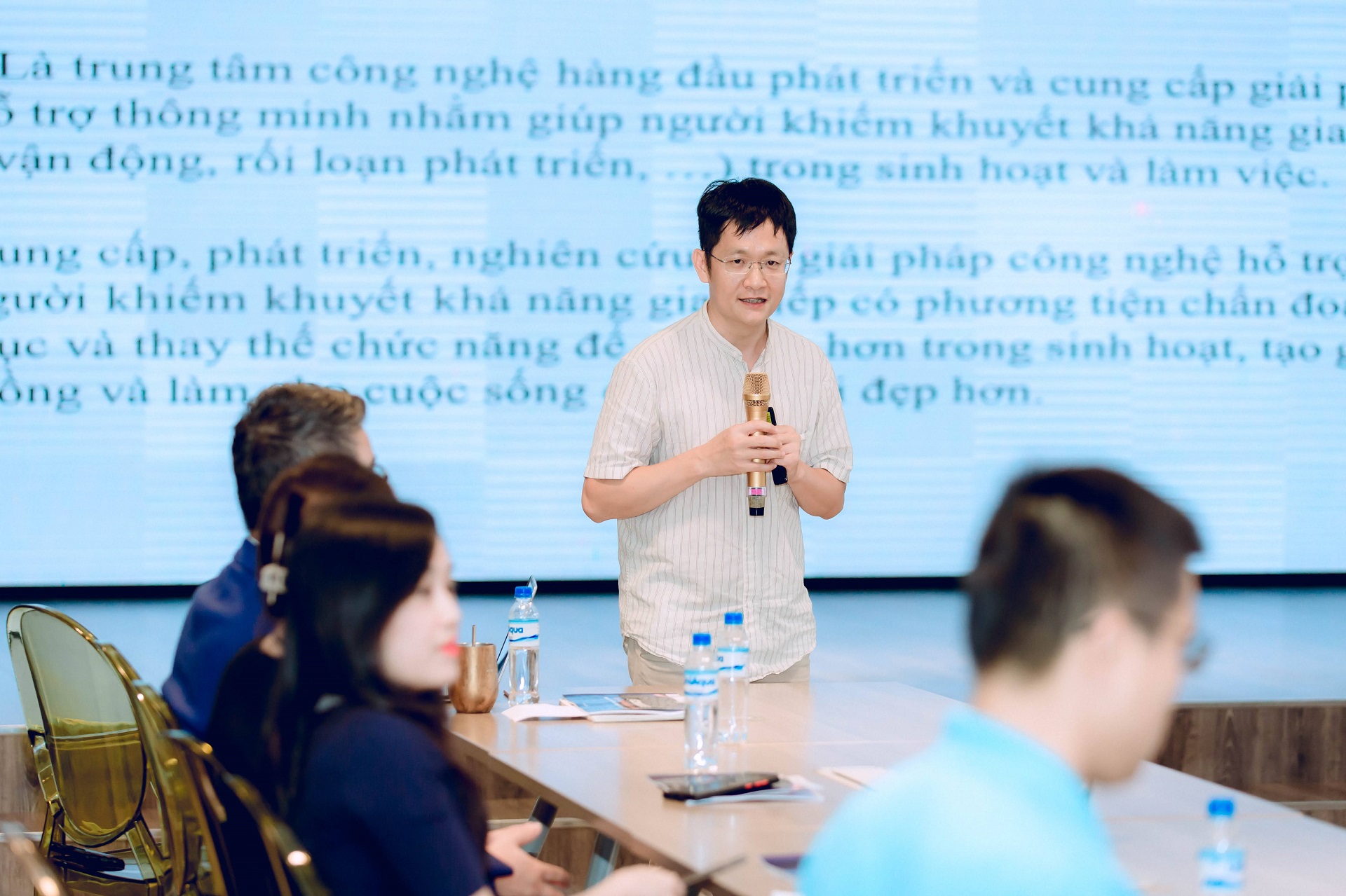 PGS. TS. Lê Thanh Hà cho biết BLife phát triển và cung cấp giải pháp công nghệ thông minh hỗ trợ nhằm giúp người khiếm khuyết khả năng giao tiếp