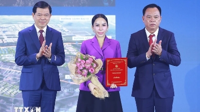Dong Nai awards investment certificates to 17 projects
