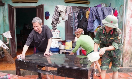 Thanh Hóa huy động lực lượng hỗ trợ nhân dân dọn dẹp sau lũ