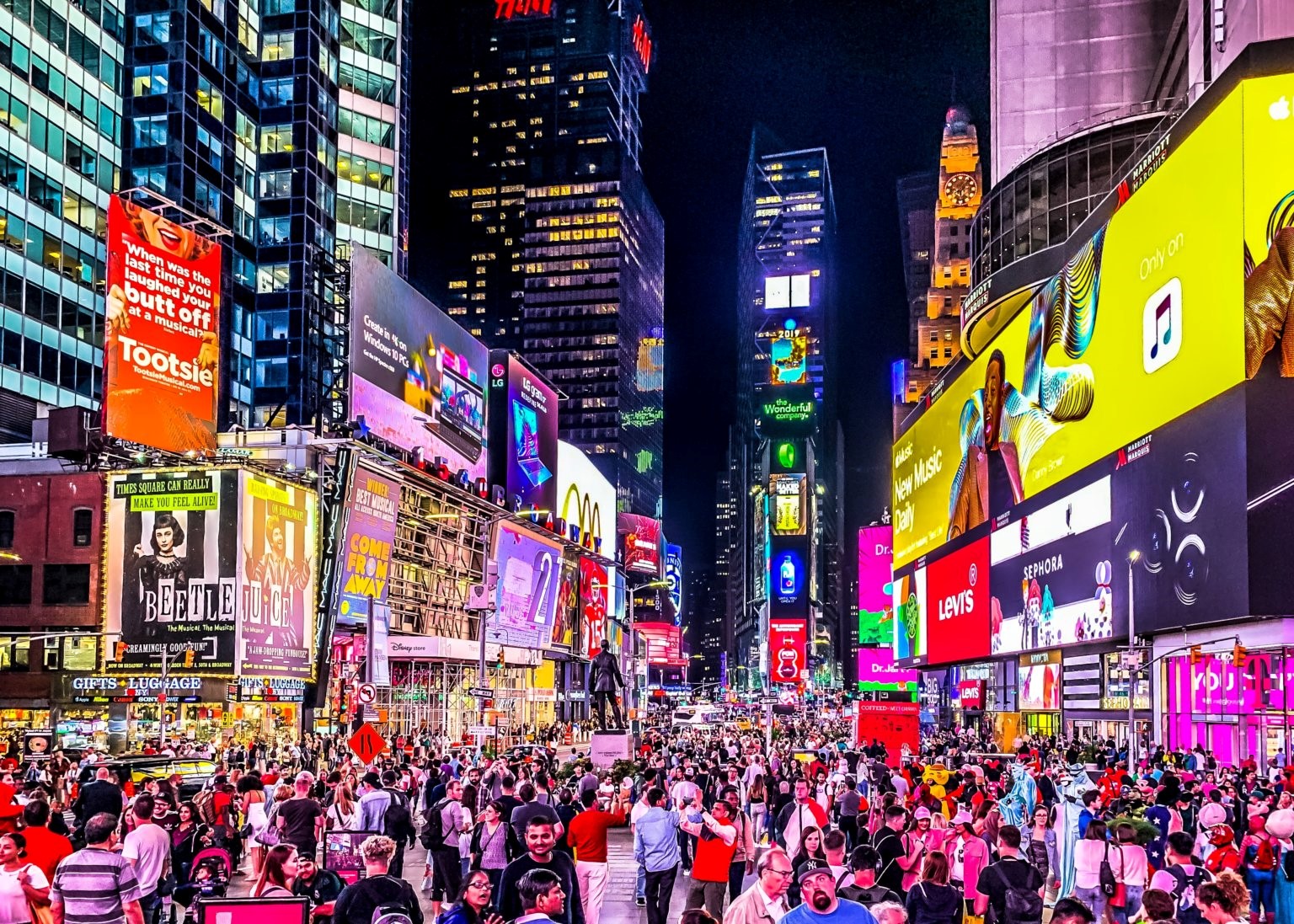 Một g&oacute;c quảng trường Times Square. Ảnh: theadfocus.com.