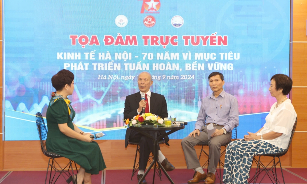 Tọa đàm trực tuyến với chủ đề: “Kinh tế Hà Nội - 70 năm vì mục tiêu phát triển tuần hoàn, bền vững”.