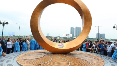 HCM City unveils international friendship symbol