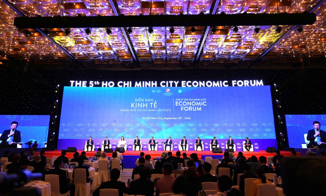 Thủ tướng Phạm Minh Chính đối thoại chính sách với các chuyên gia, lãnh đạo các tập đoàn lớn trong nước và quốc tế tại Diễn đàn Diễn đàn Kinh tế TP.HCM chiều ngày 25/9.