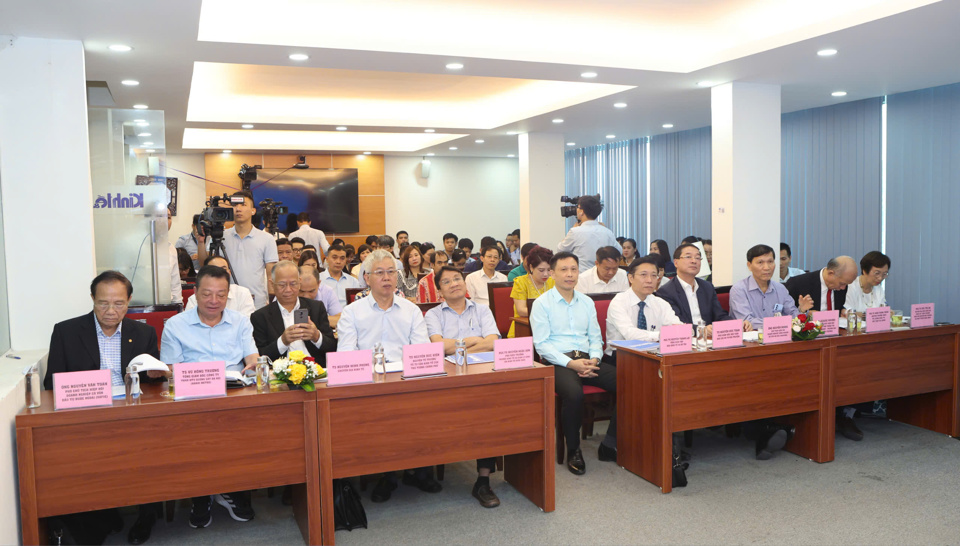 Các đại biểu tại buổi tọa đàm.