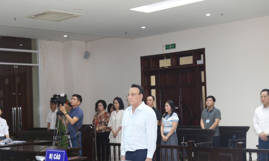 Ông Dũng hầu tòa sáng 25/9.