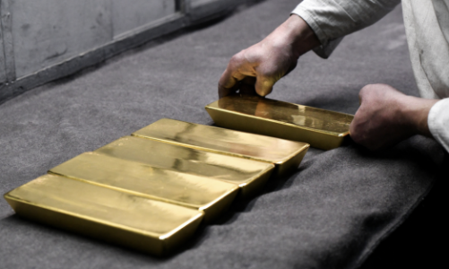 Giá vàng thế giới chững lại khi nhà đầu tư chốt lời ở vùng kỷ lục