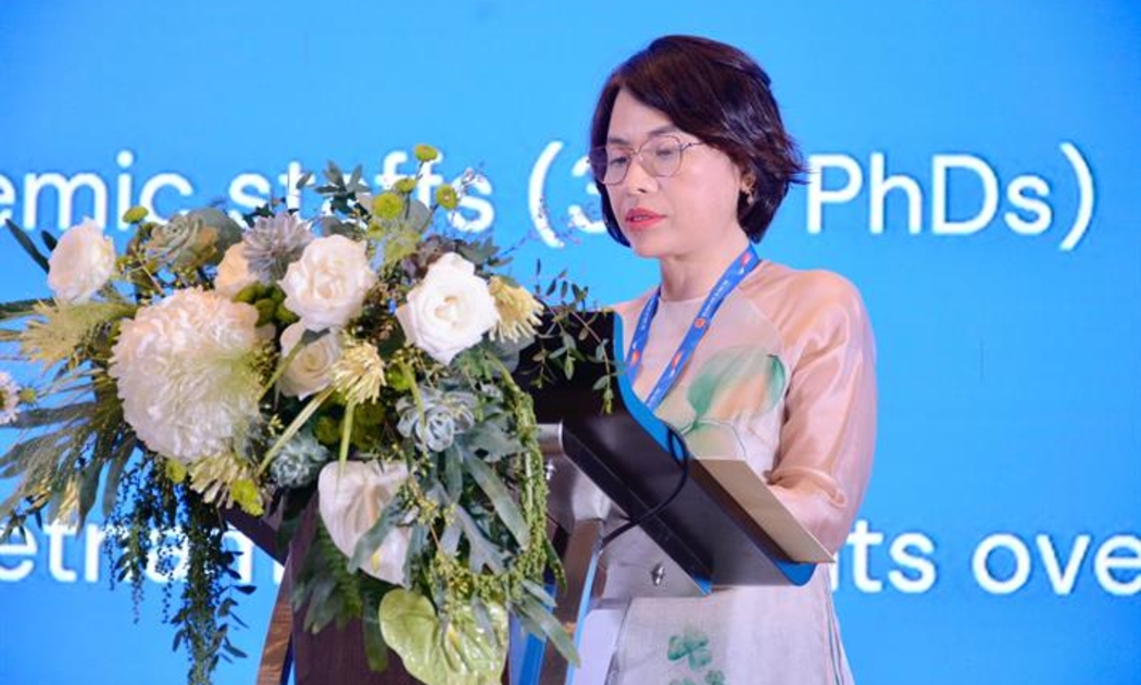 Bà Nguyễn Thị Thanh Minh, Phó Cục trưởng Cục Hợp tác Quốc tế báo cáo tại hội nghị. Ảnh: MOET.
