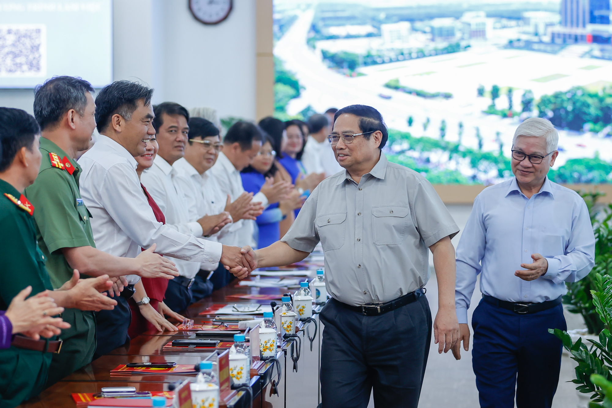 Thủ tướng làm việc với Ban Thường vụ Tỉnh ủy Bình Dương - Ảnh: VGP