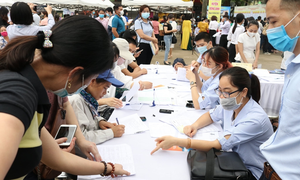 Nhiều lao động tiếp tục tham gia làm việc, quay lại đóng bảo hiểm xã hội để sau này hưởng chế độ. Ảnh minh họa: N.Dương.