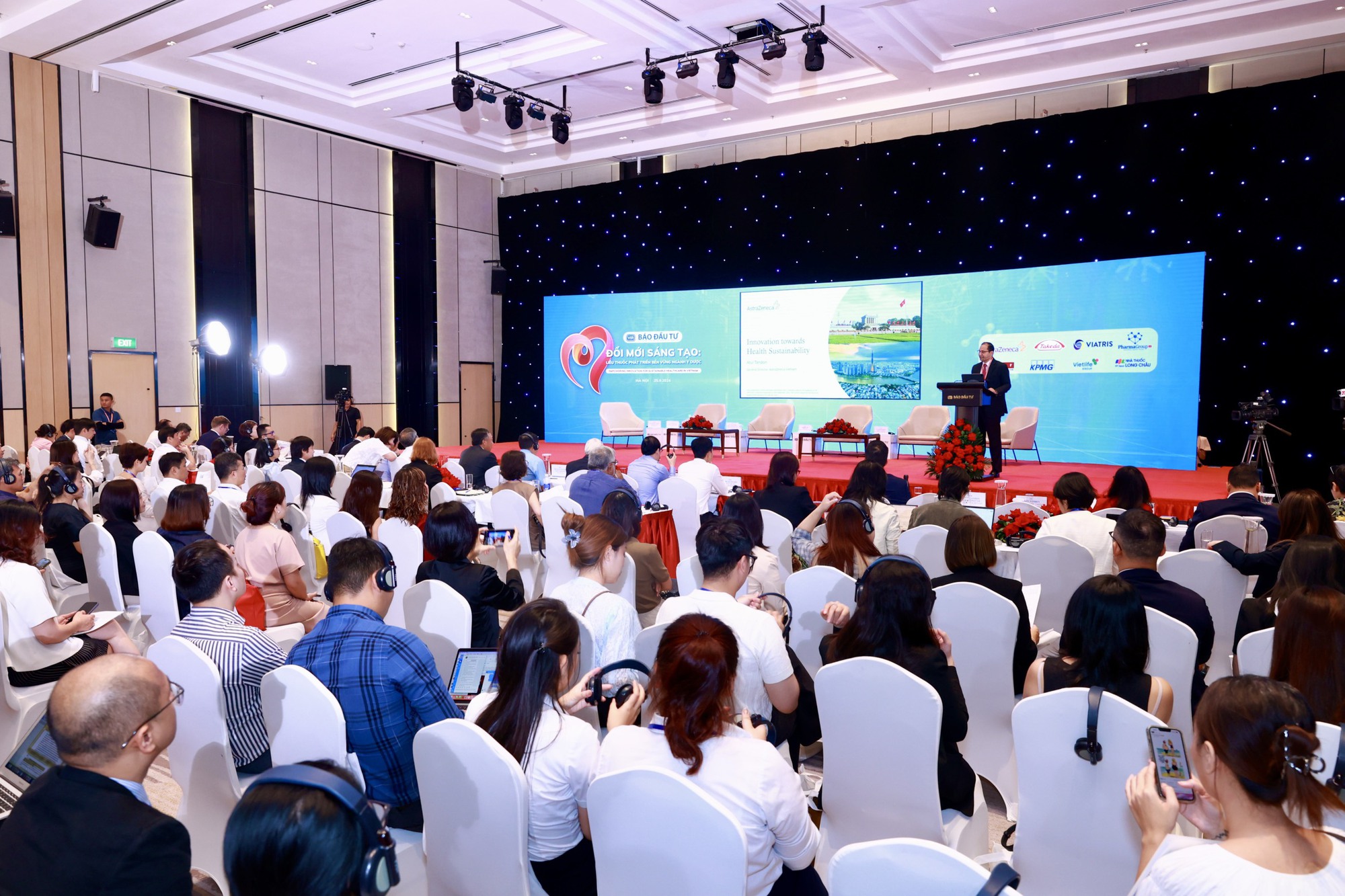 Toàn cảnh hội nghị.